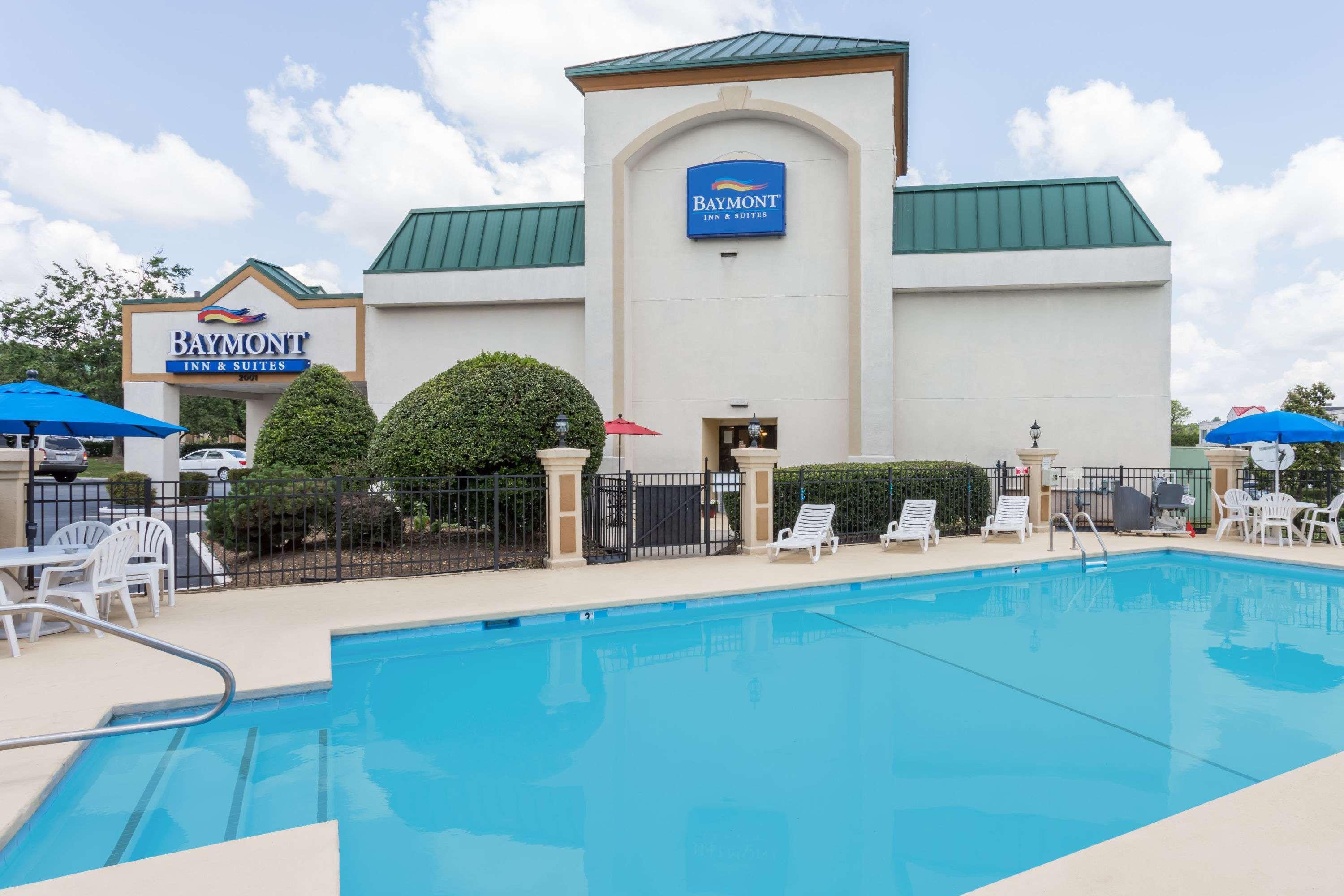 Baymont By Wyndham Greensboro/Coliseum Exterior foto